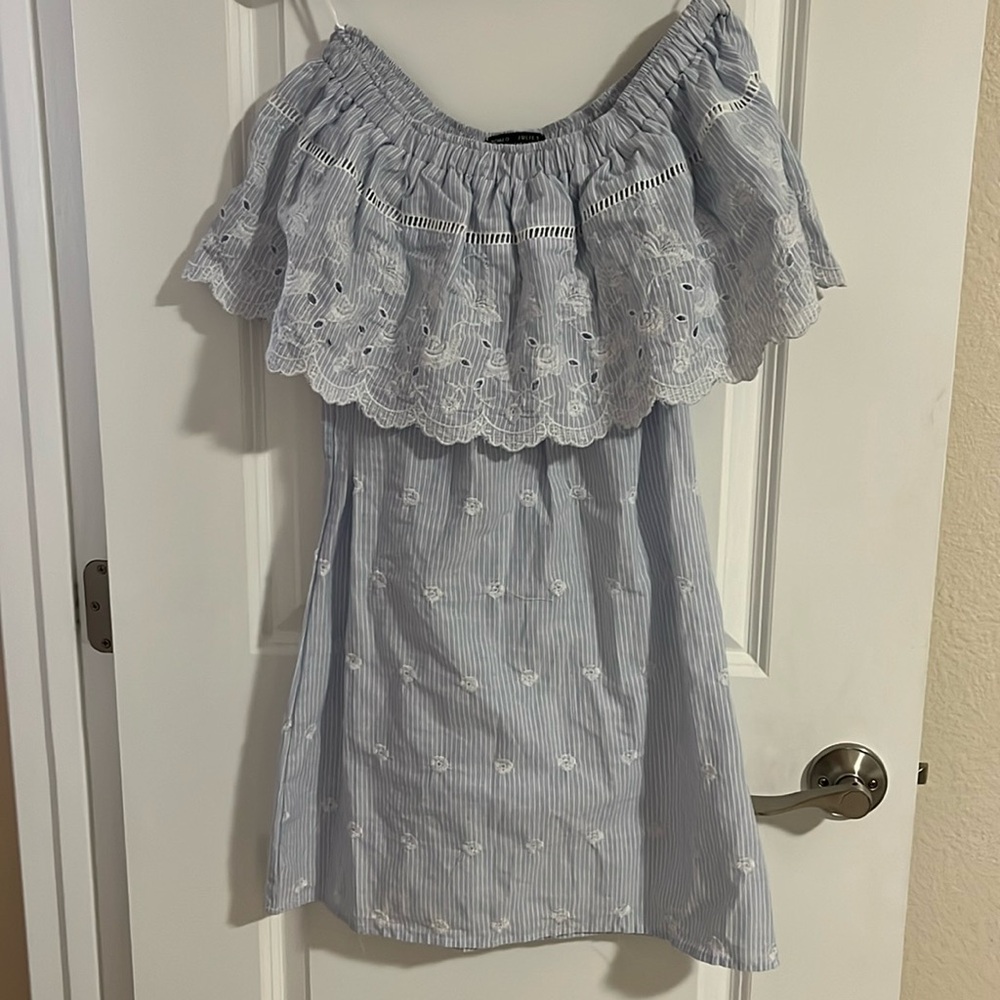 Romeo + Juliet Eyelet Sundress Size Small - Seersucker Stripes Off the Shoulder